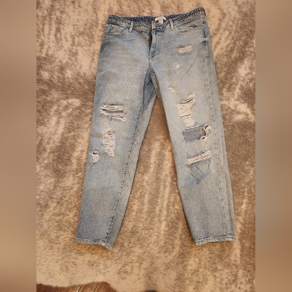 Forever 21 Denim - Forever 21 Distressed Mom Jeans